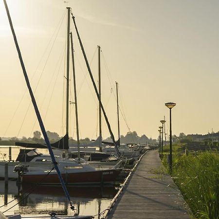 Waterchalet Number 6 Recreationpark Yn'E Lijte Grou Met Ligplaats Boot Villa Eksteriør bilde